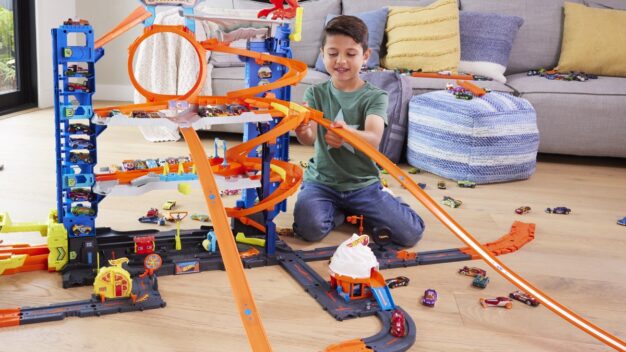 Die besten Autorennbahnen im Test – @ Mattel / Hot Wheels