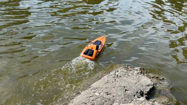 Die besten ferngesteuerten Boote für Kinder im Test - © Christian Eberle-Abasolo / dadslife.de