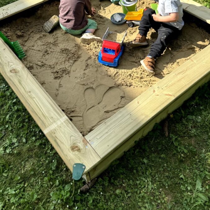 Die besten Sandkästen mit Deckel im Test - © Christian Eberle-Abasolo / dadslife.at