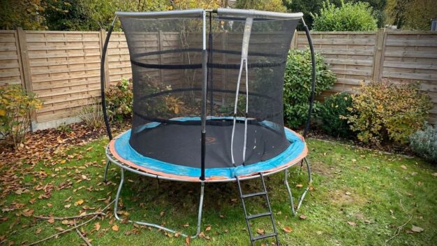 Platzsparende 305cm-Trampoline für Kinder - © dadslife.de